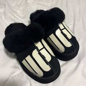 Ugg slippers Kids Size 3